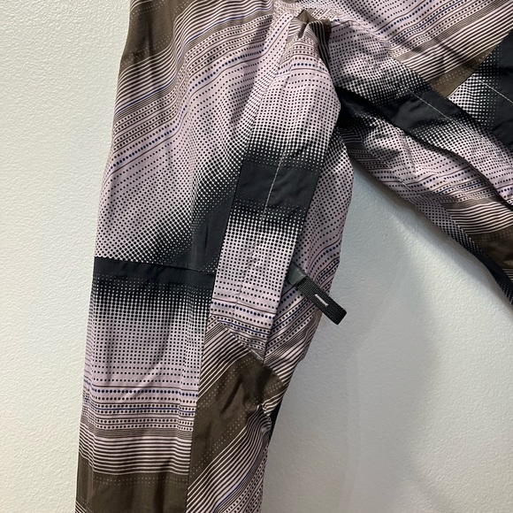 Vans Women’s Femme Coat for Snowboarding/Skiing/Staying warm - Picture 4 of 13